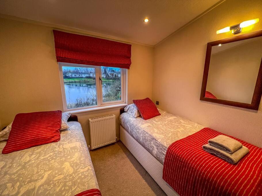Lakeside View Уисбийч Екстериор снимка